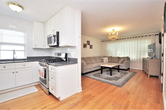 Photo - 2639 W Balmoral Ave Unit 2W