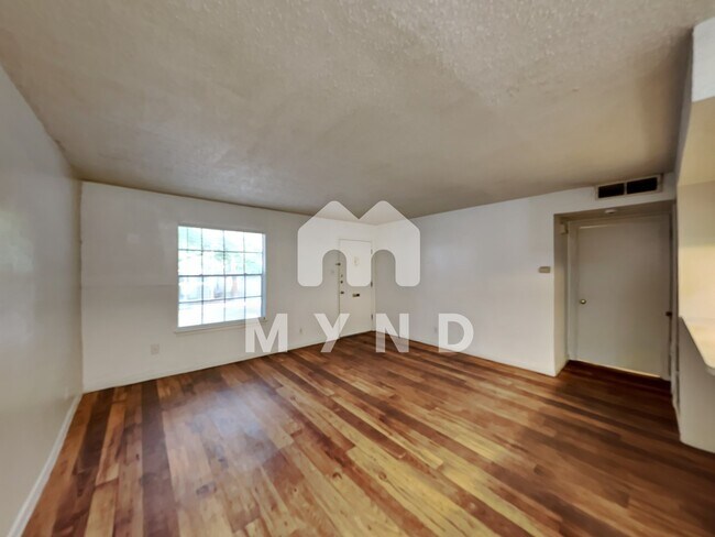 613 W San Antonio St Unit 105 - 613 W San Antonio St Unit 105 Unidad 105