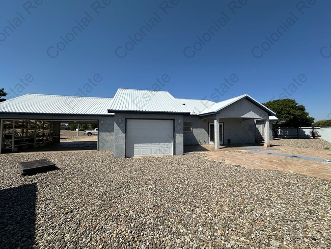 Photo - Beautiful 3 bedroom 2 bathroom home.
