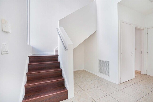 Photo - 741 NE 4th Ave