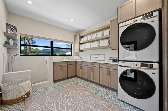 Building Photo - 13849 Deer Creek Dr