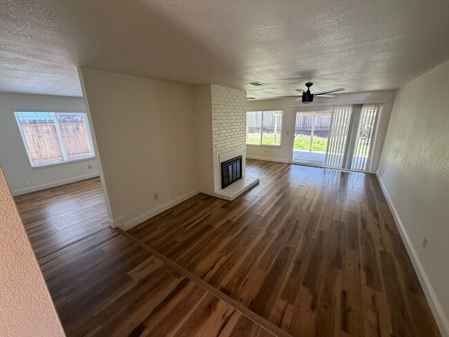 Photo - 4 Bed / 2 Bath | Rosemont Single Family Home Available