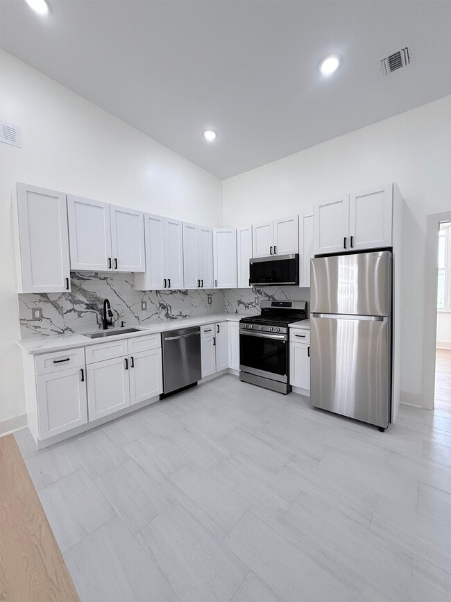 Photo - 741 Grand St Unidad 3