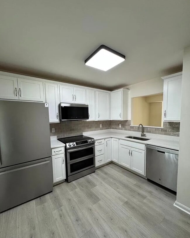 Photo - 723 Hemlock St