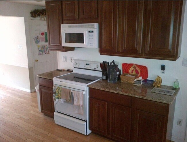 Photo - 451 Spruce Dr