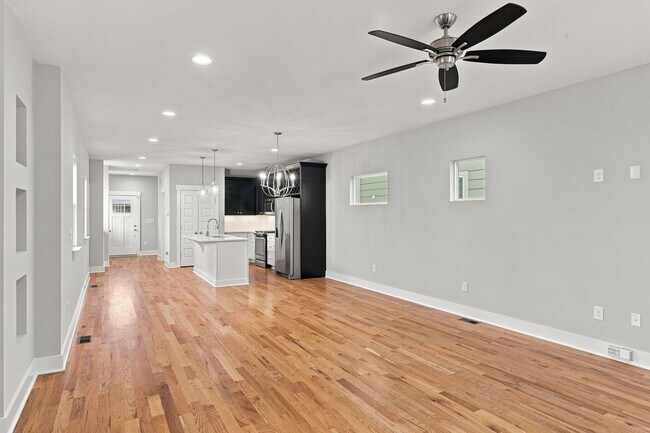 2003b 10th Ave N
