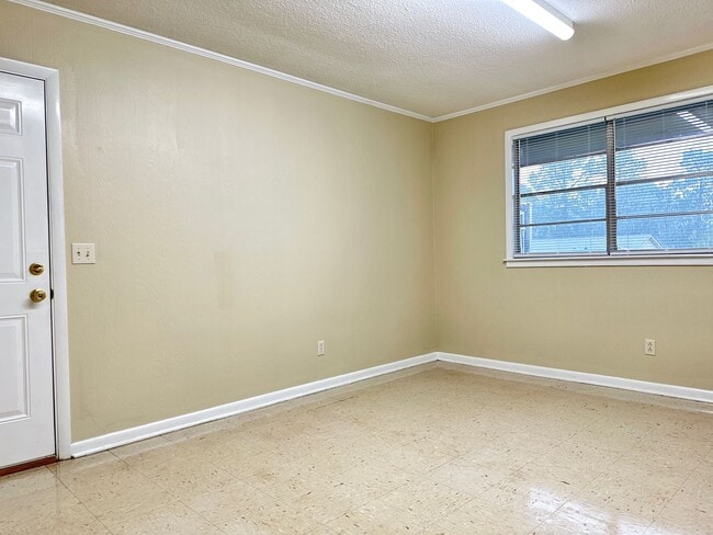 Photo - Newly renovated, 1 block from Troy U campus