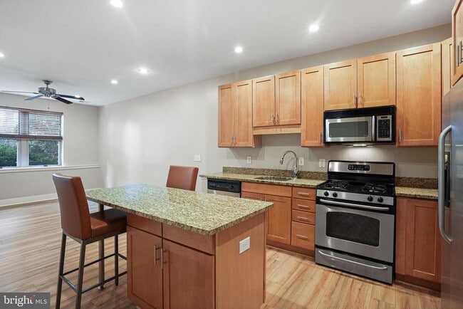 Building Photo - 1800 Wilson Blvd Unit 123