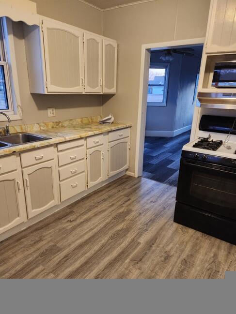 Kitchen - 922 Prentice Ave House