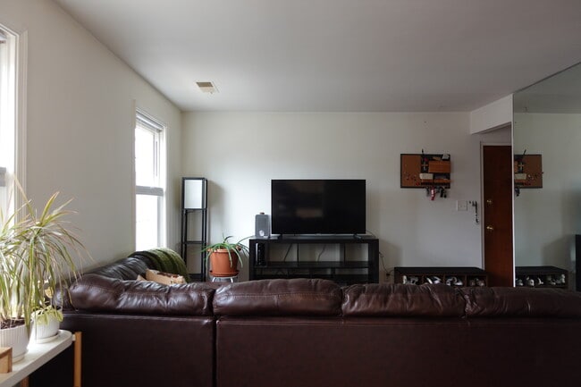 Photo - 2001 Fort Davis St SE