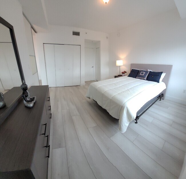 Photo - 90 SW 3rd St Unidad 2208