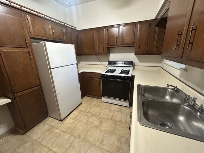 Photo - Fantastic 2 BR Apartment in South Oakland on Bates Street! CALL NOW! Unit 47#1