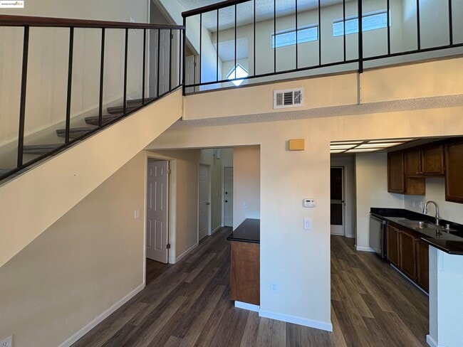 Photo - 5854 Yawl St