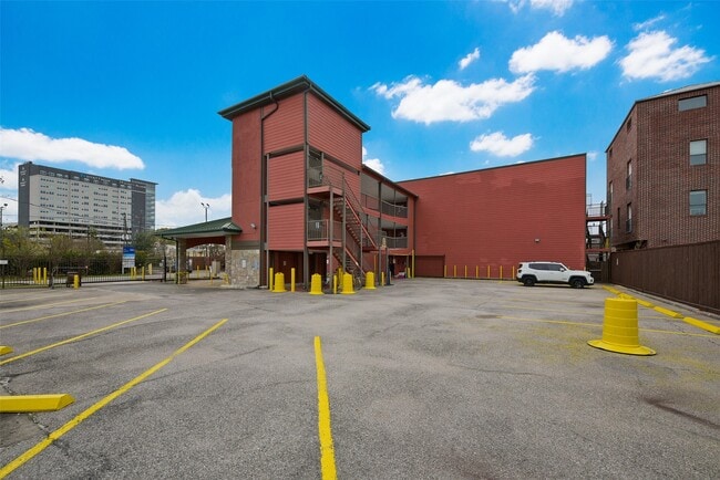 Building Photo - 1025 Swanson St Unit 313