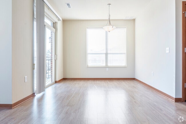 2BR, 2BA - 1168SF - Living Room