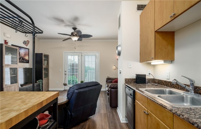 Photo - 1901 5th E Ave Unidad 1312