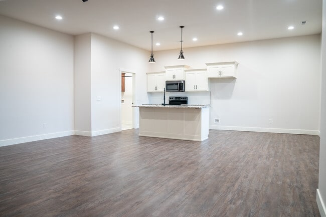 Building Photo - 2382 Athens St