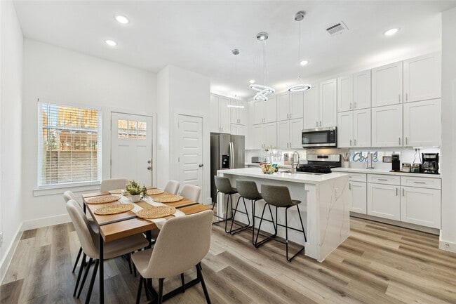 Photo - 3828 Noah St Unit B