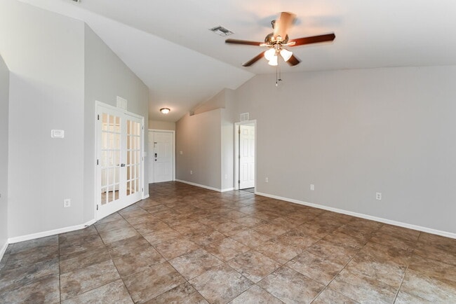 Photo - 719 Roma Ave S