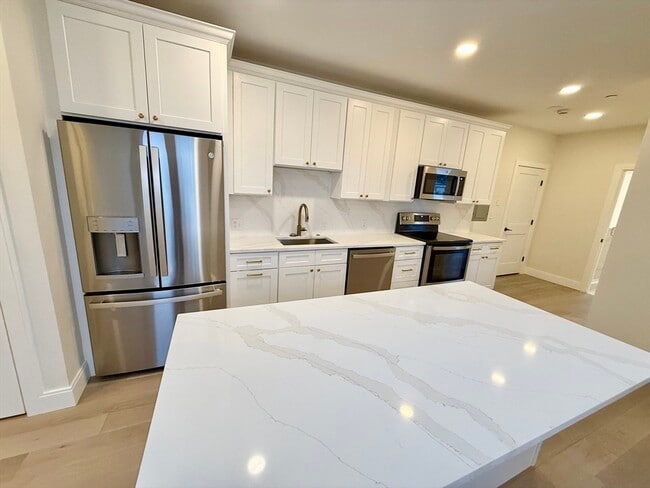 Building Photo - 120 Emerson St Unit 6