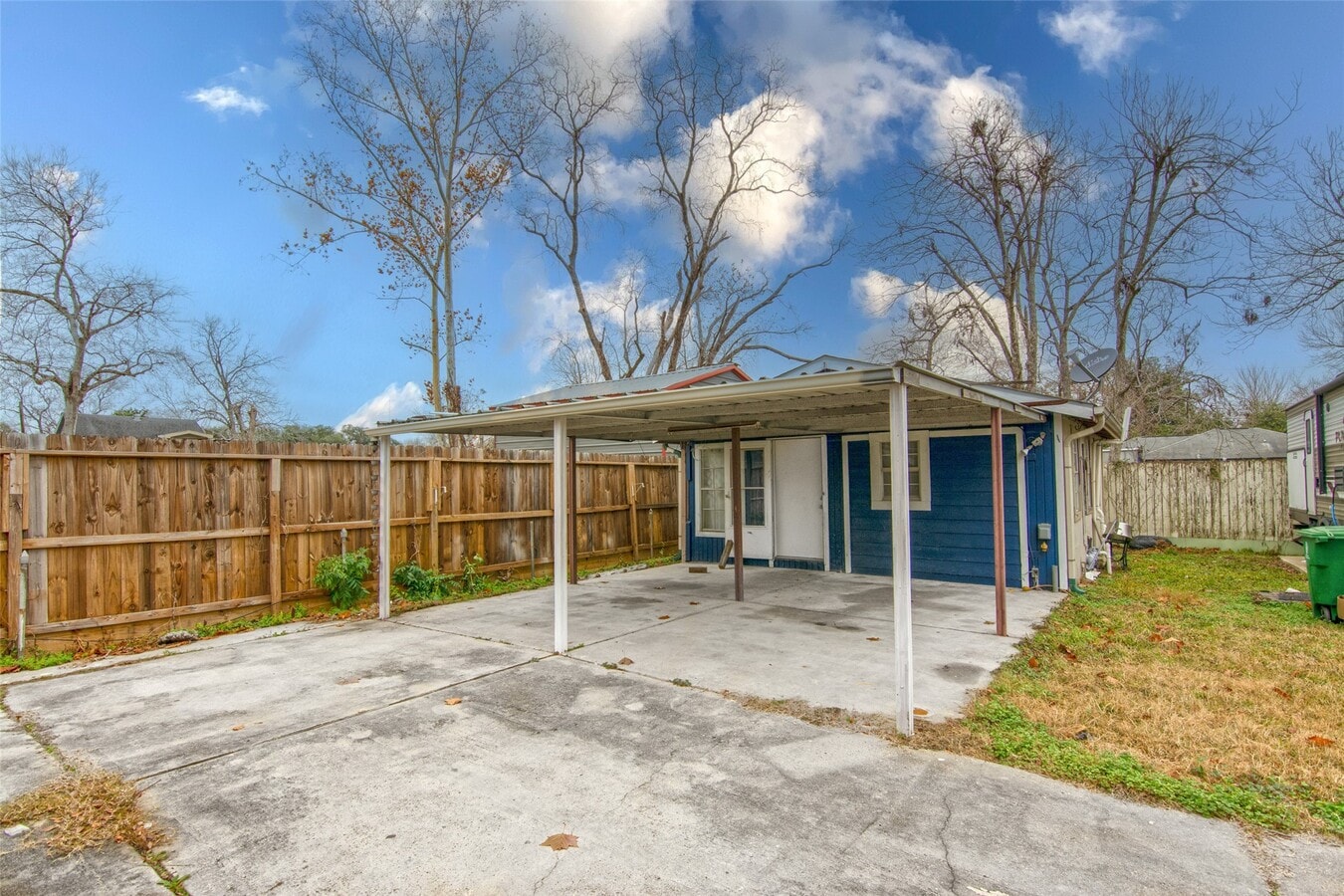 Photo - 2505 Deutser St