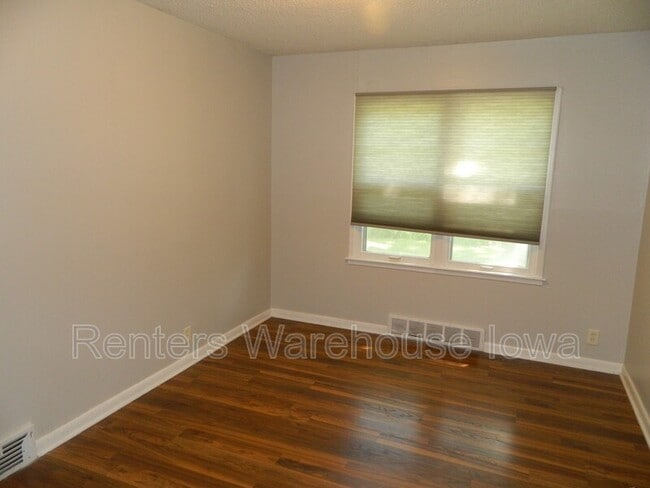 Photo - 1145 65th St