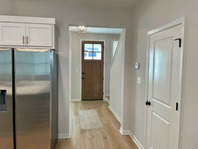 Building Photo - Great 5 Bedroom in Oxford Commons