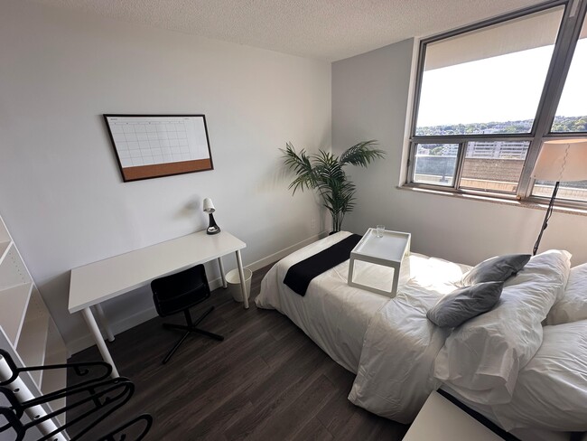 Photo - 88 Bloor St E Unit 123