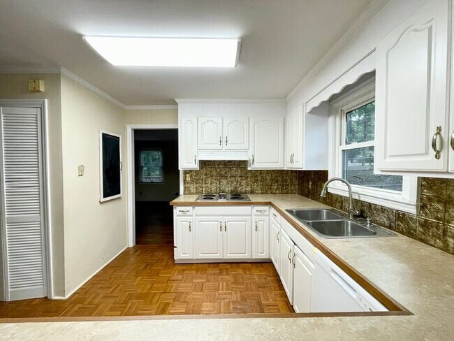 Photo - Lexington- Offering Self Guided Tour with ...