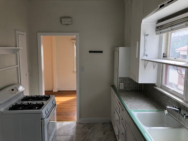 COMPLETE KITCHEN - 1859 Kelton Ave Unit 1861.5