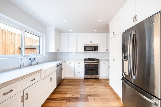 Photo - Prime Location 3 bedroom Townhome with Cen...