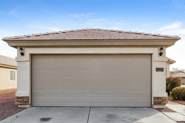Building Photo - 13117 N El Frio St Rental