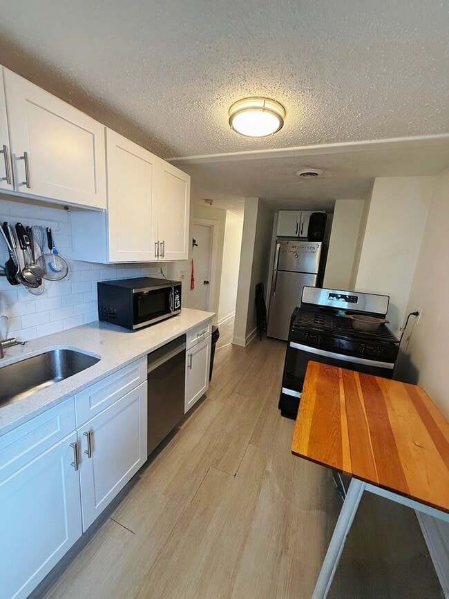 Building Photo - Desirable Apartment in Allston