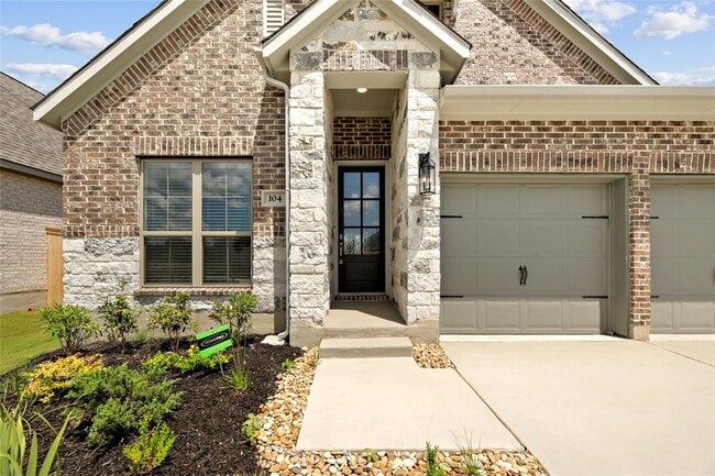 Photo - 104 Chinaberry Bnd