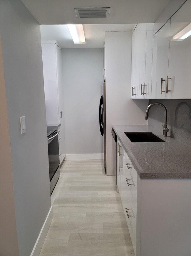 Photo - 10790 N Kendall Dr Unidad C8