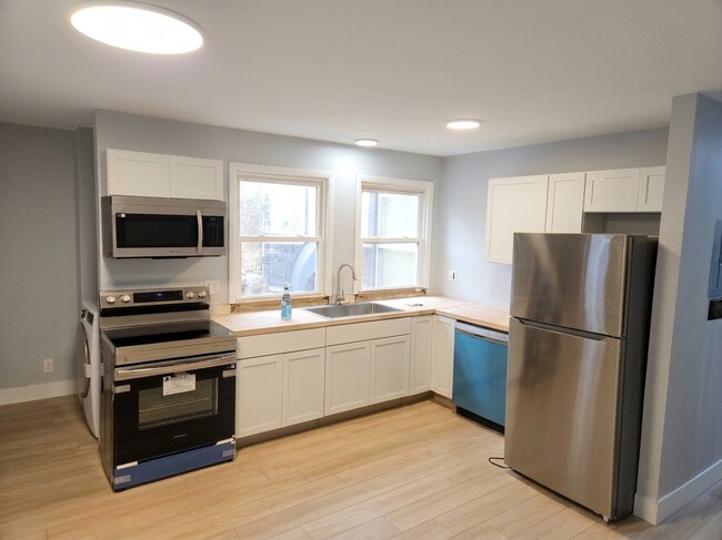 Photo - 423 State St
