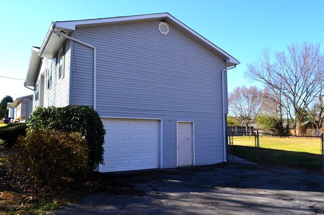 Photo - 728 Pleasant Valley Rd