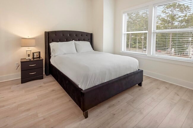 Building Photo - 1577 Metropolitan Blvd Unit 4