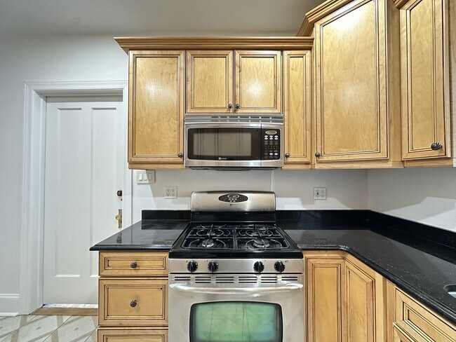 Photo - 2611 W Walnut St Unit 3