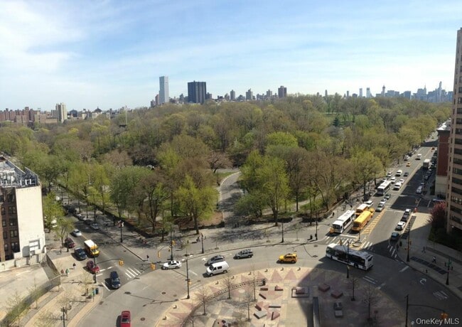 Building Photo - 301 W 110th St Unit 14F