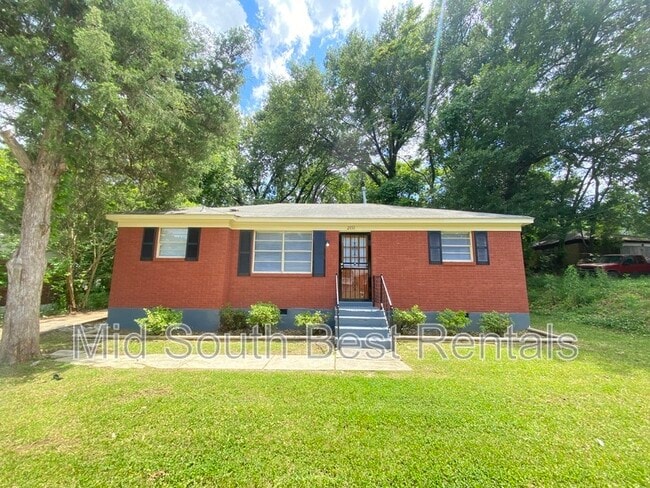 Building Photo - 2151 Willow Wood Ave