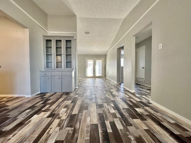 Updated 4 Bedroom Home w/ Gorgeous Floors
