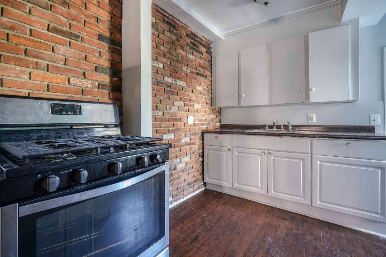 Photo - 600 Jasper st
