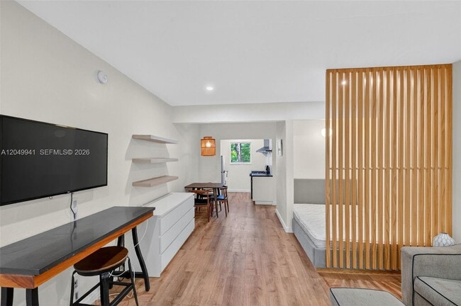 Photo - 428 Collins Ave Unit 10