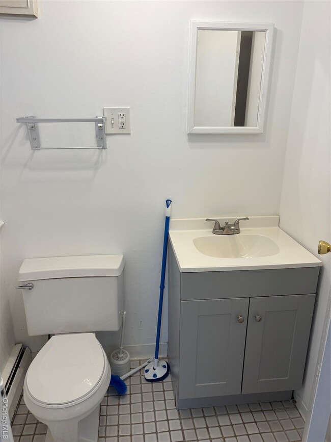 Photo - 892 Pine Ave