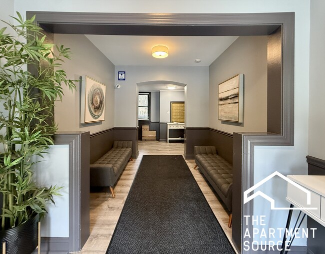 Building Photo - 631 W Barry Ave Unit 204 Rental