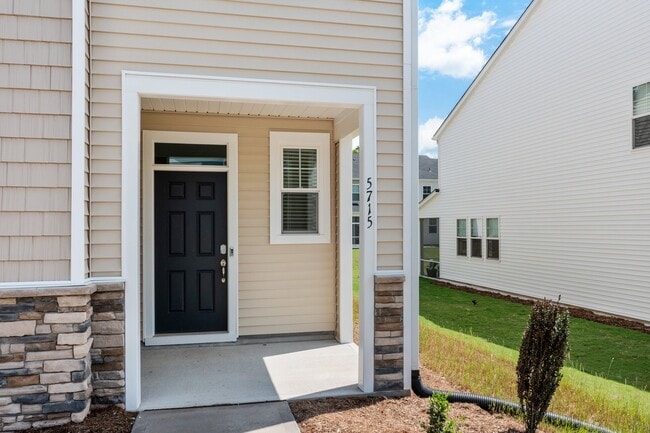 Photo - 5715 Woodlawn Dr