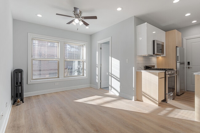 Building Photo - 1631 W Chase Ave Unit 2G