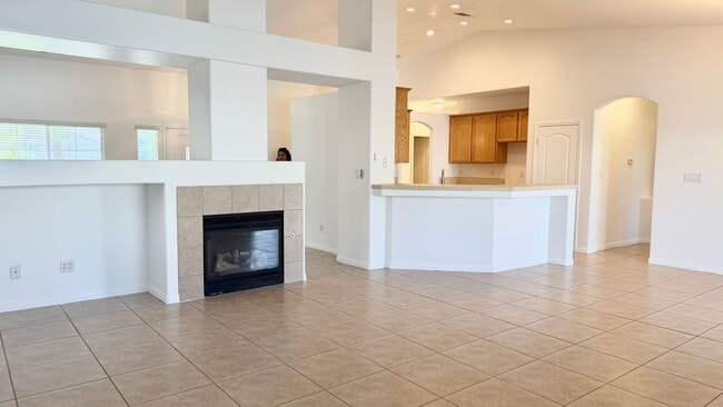 Photo - STUNNING POOL HOME IN SOUTHWEST BAKERSFIELD