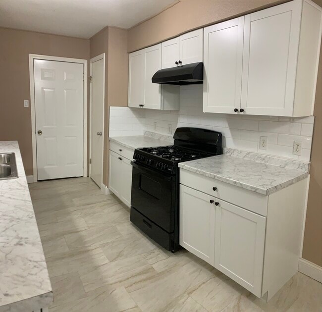 Kitchen - 1505 Packsaddle Ln